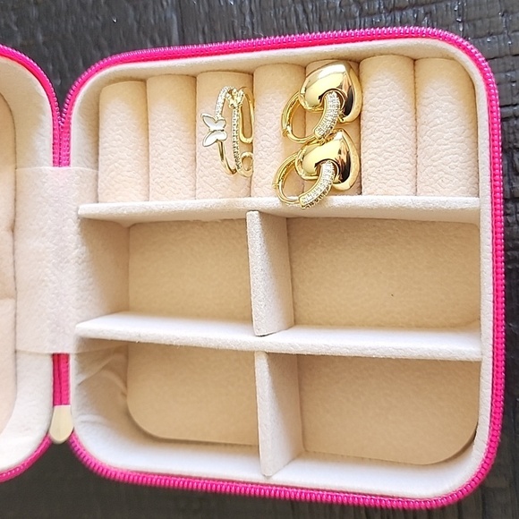 Elegant Pink Jewelry Box With Pair Of Earrings And Ring Gold Plated - Picture 5 of 7